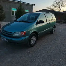 Toyota Sienna 1999