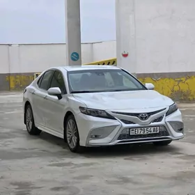 Toyota Camry 2021