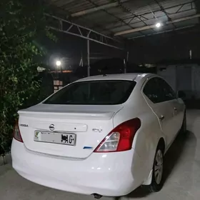 Nissan Versa 2013