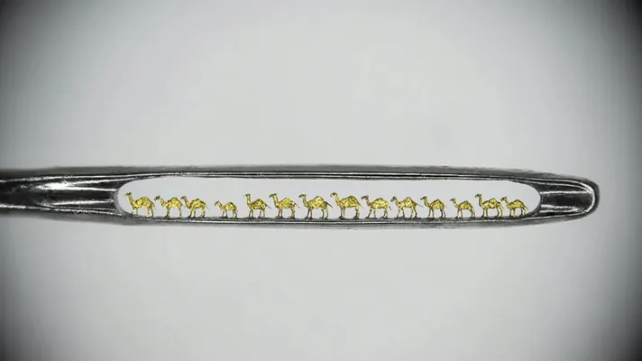 Слишком тонкая работа: британец создал скульптуры размером с игольное ушко