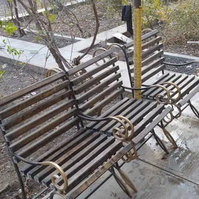 Скамейки 4 шт и стол