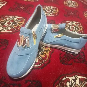 Кросовки женские