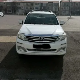 Toyota Fortuner 2012