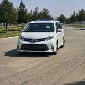 Toyota Sienna 2020