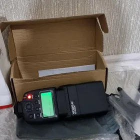 Фотовспышка Viltrox JY-680A.