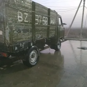 UAZ 452 1980