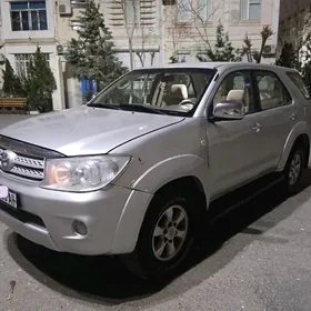 Toyota Fortuner 2010