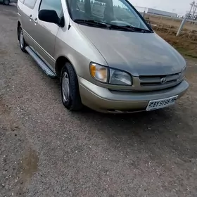 Toyota Sienna 2000