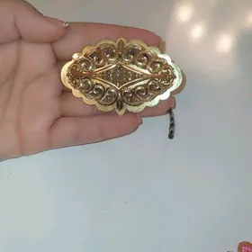 Gyzyl broshka Hacimyrat