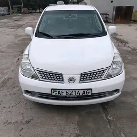 Nissan Tiida 2010
