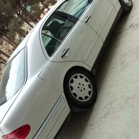 Mercedes-Benz E320 1997