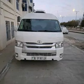 Toyota Hiace 2017