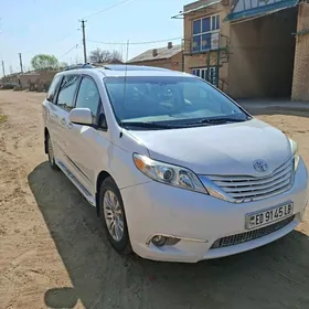 Toyota Sienna 2011