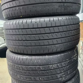 235. 45. 18.  BRlDGESTONE