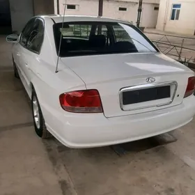 Hyundai Sonata 2001