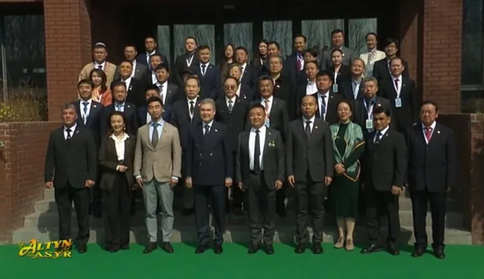 Туркменистан пригласил китайских коневодов на праздники туркменского скакуна