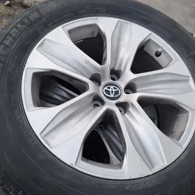 HIGHLANDER 235 65 18 XLE michelin