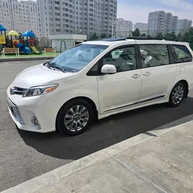 Toyota Sienna 2019