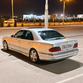 Mercedes-Benz E320 2001