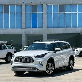 Toyota Highlander 2021