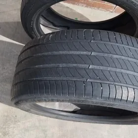 Michelin 245/40 R18