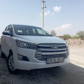 Toyota Innova 2023