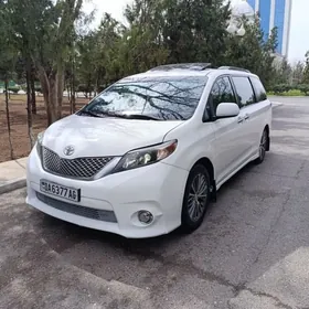 Toyota Sienna 2016