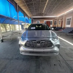 Toyota Highlander 2021