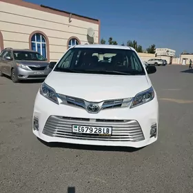 Toyota Sienna 2020