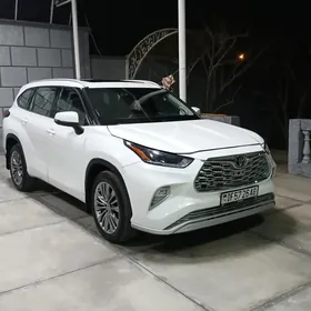 Toyota Highlander 2021