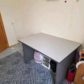 Офисный стол с тумбочкой