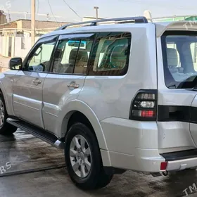 Mitsubishi Pajero 2014