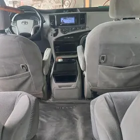 Toyota Sienna 2010