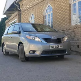 Toyota Sienna 2016