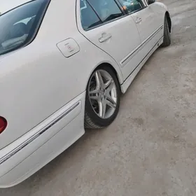 Mercedes-Benz E320 2000