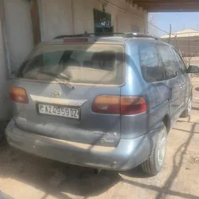 Toyota Sienna 1999