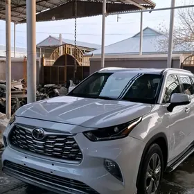 Toyota Highlander 2022