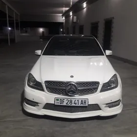 Mercedes-Benz C350 2011