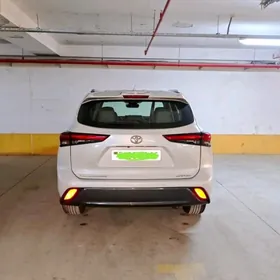 Toyota Highlander 2022