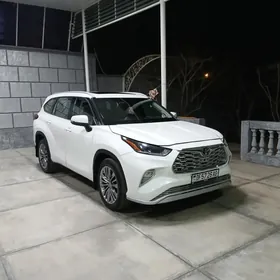 Toyota Highlander 2021