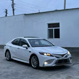 Toyota Camry 2021
