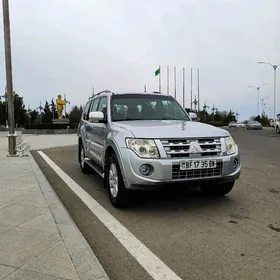 Mitsubishi Pajero 2012