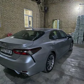 Toyota Camry 2021