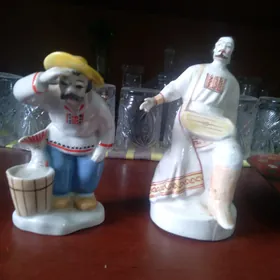 статуэтки и книги