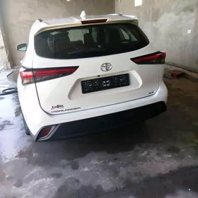 Toyota Highlander 2021