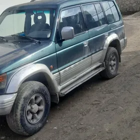 Mitsubishi Pajero 1995