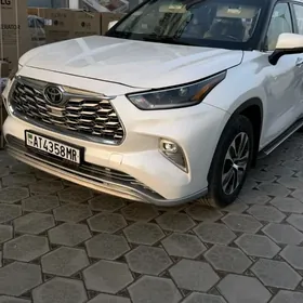Toyota Highlander 2021