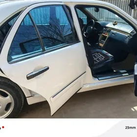 Mercedes-Benz E320 1999