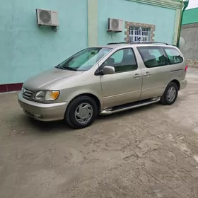 Toyota Sienna 2002