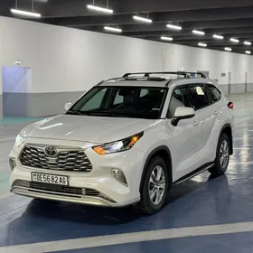 Toyota Highlander 2021